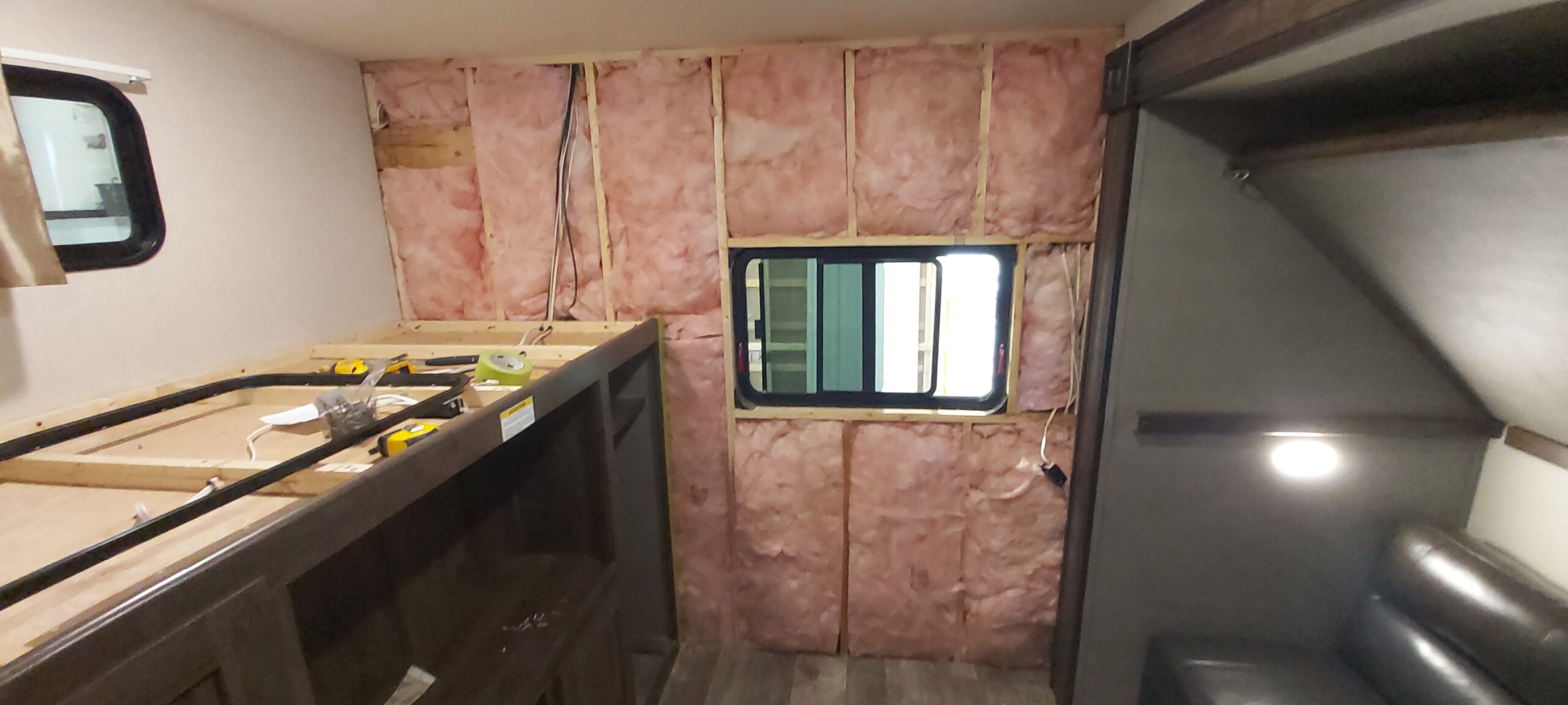 Mur ouvert avec isolant