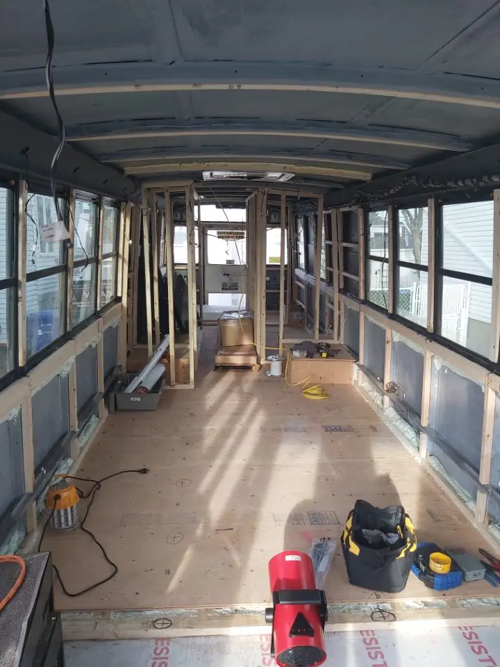 Intérieur du bus en construction